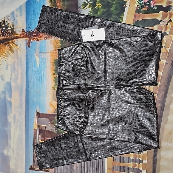 7 For all Mankind Snakeskin Skinny Leggings Size Medium NWT - Picture 1 of 6
